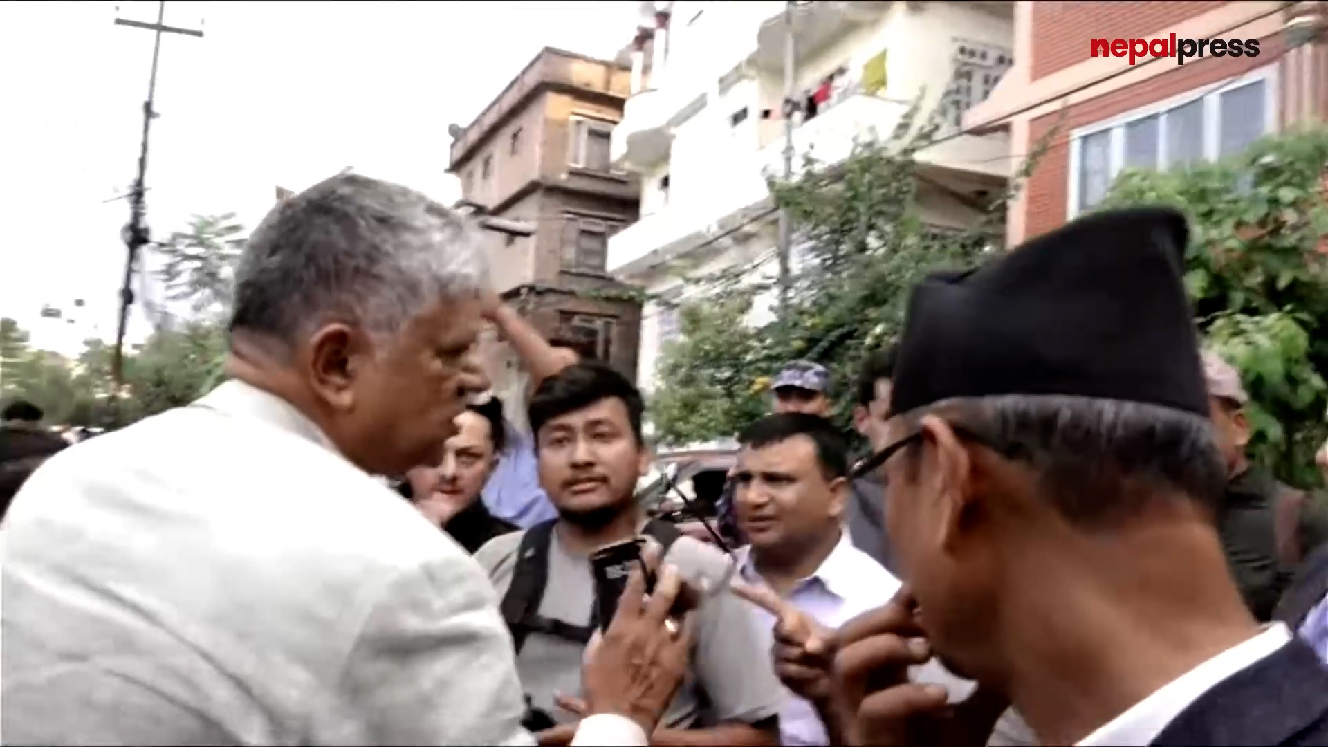 क्यामरामा मुक्का प्रहार गर्ने अधिवक्ता शम्भू थापाले माफी माग्नुपर्ने, अनलाइन पत्रकारले जनायो आपत्ती